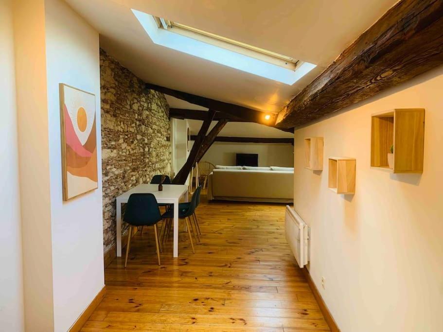 Spacieux Appartement En Plein Coeur De Castres Castres  Exterior photo